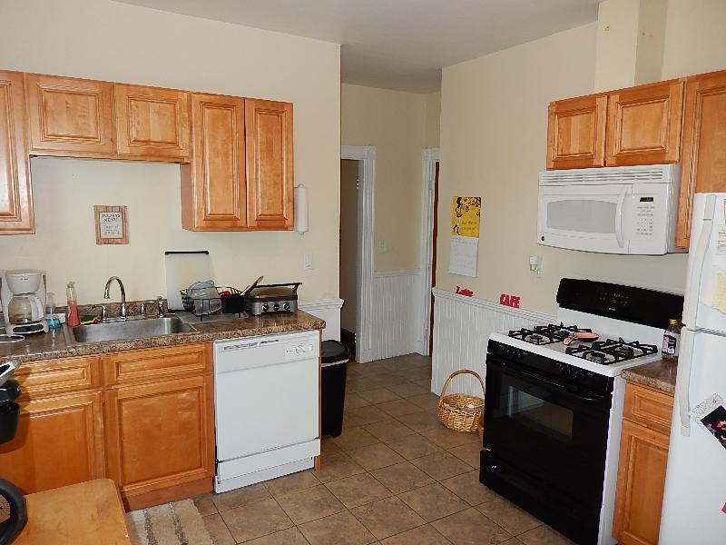 3 bed, 1 bath apartment for rent at 28 Belknap St Unit 2T, Teele Square