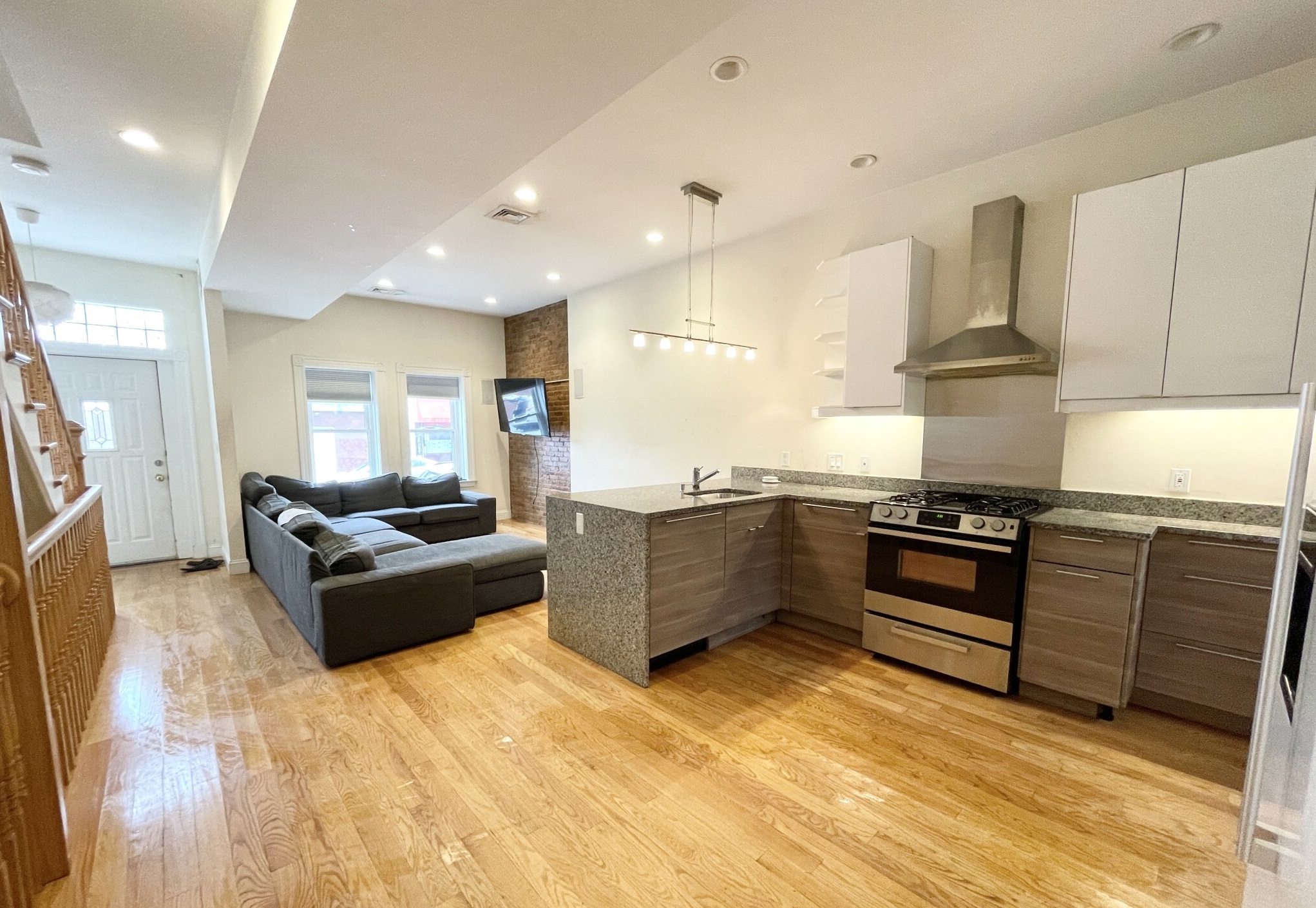 4 bed, 2.5 bath apartment for rent at 98 L St Unit -01, South Boston
