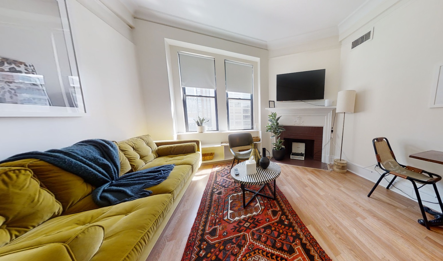 Studio bed, 1 bath apartment for rent at 62 Boylston St Unit 1, Back Bay — photo 1 of 11