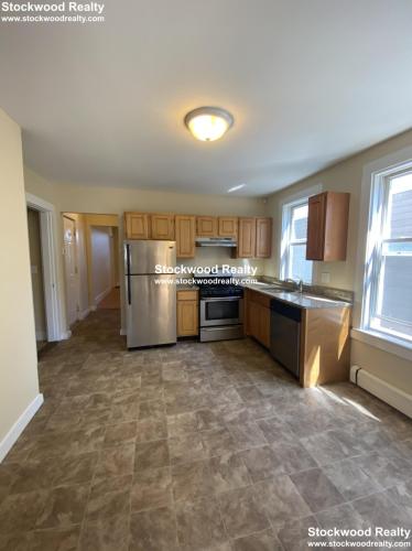 3 bed, 1 bath apartment for rent at 66 Middle St Unit 2, South Boston — photo 4 of 25