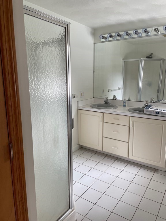 3 Foley Dr, North Reading