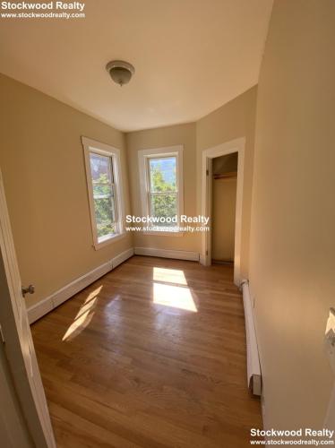 3 bed, 1 bath apartment for rent at 66 Middle St Unit 2, South Boston — photo 10 of 25