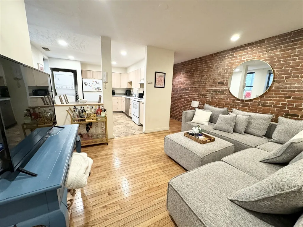 71 Gainsborough, Boston