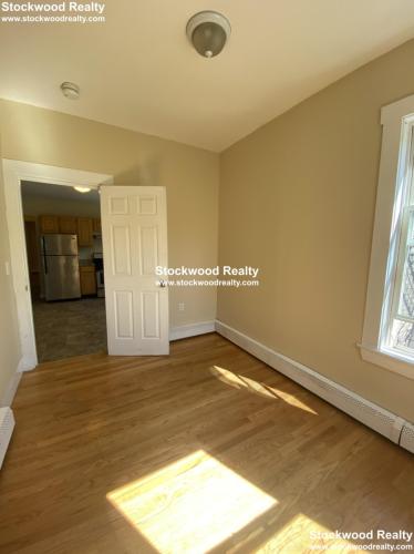 3 bed, 1 bath apartment for rent at 66 Middle St Unit 2, South Boston — photo 11 of 25