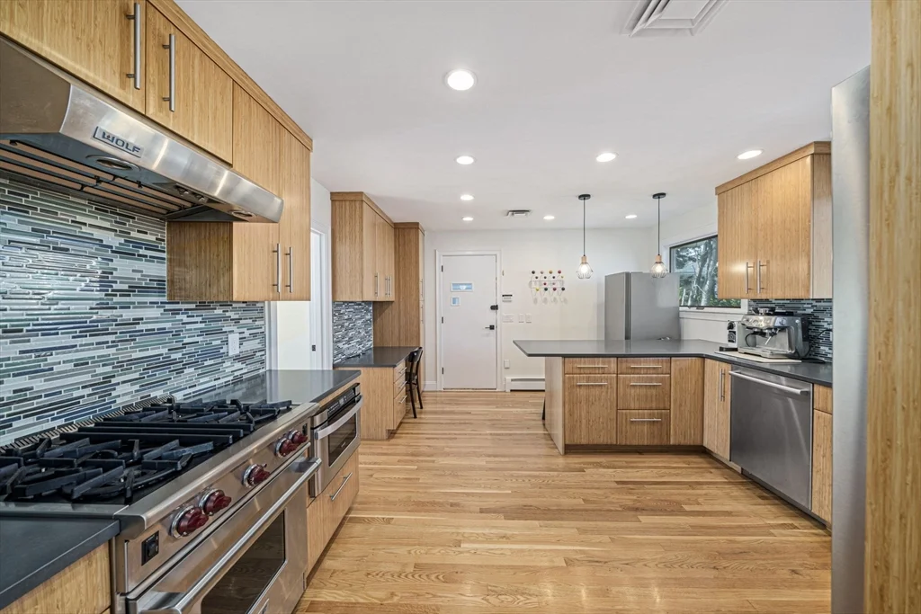 66 Roosevelt Rd, Newton