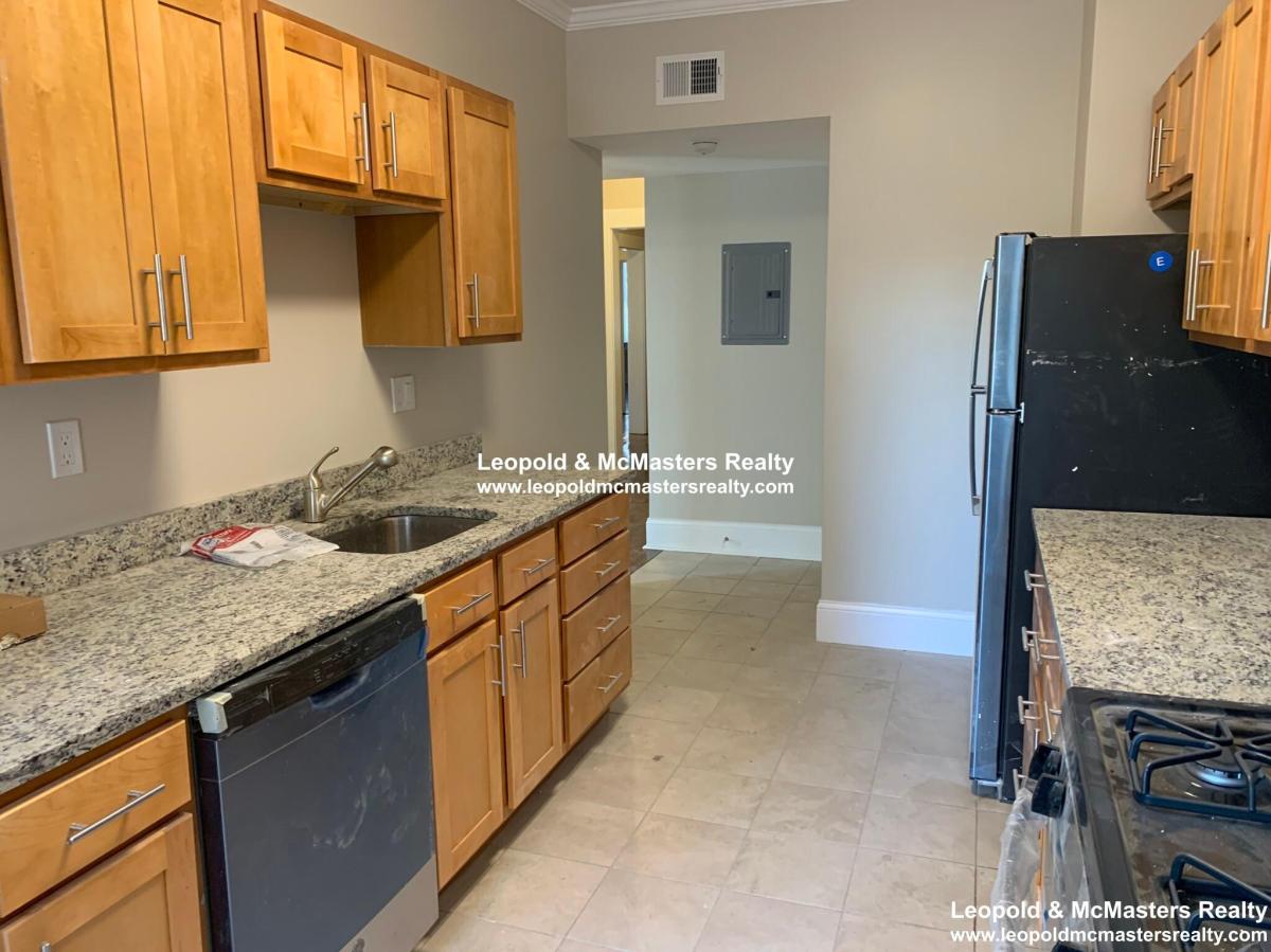 3 bed, 1 bath apartment for rent at 12 Short St Unit 3UN, Coolidge Corner — photo 2 of 15