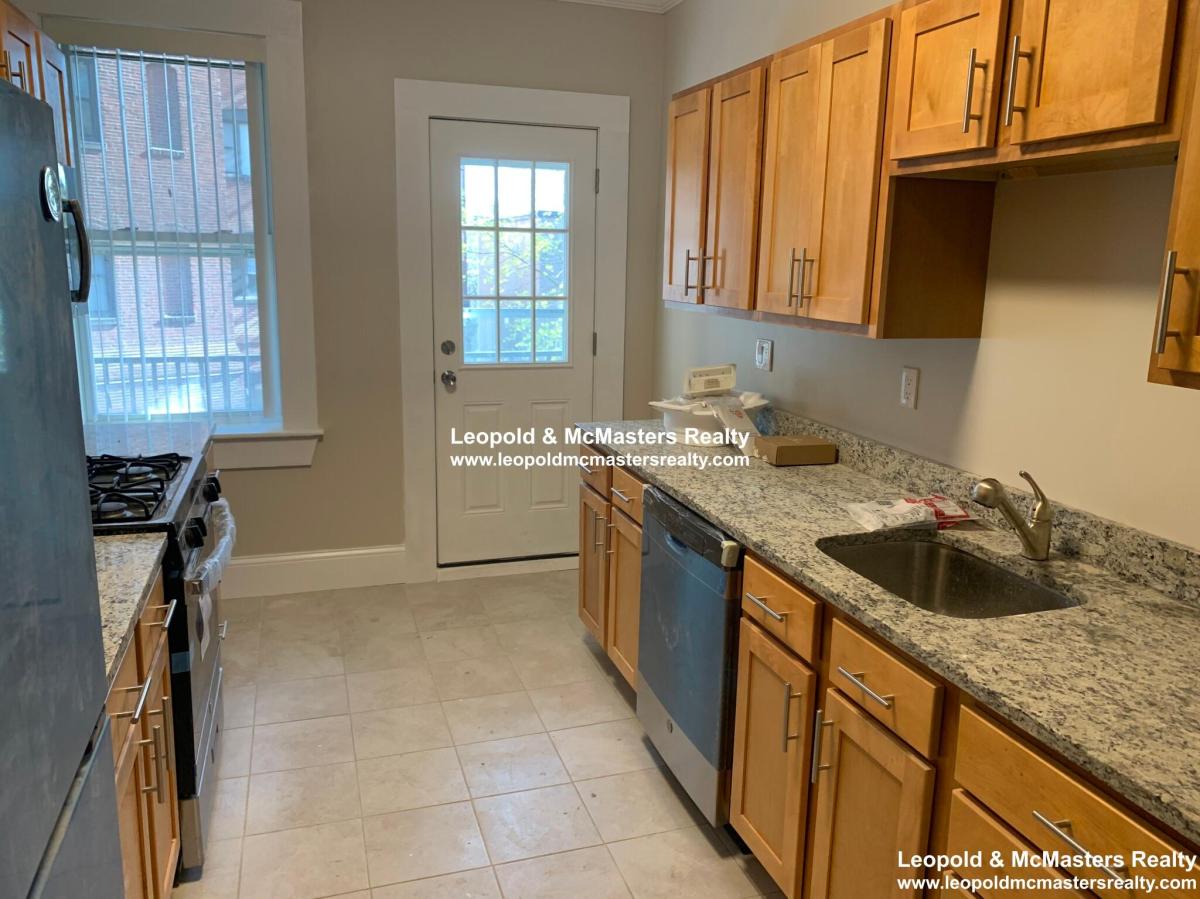 3 bed, 1 bath apartment for rent at 12 Short St Unit 3U, Coolidge Corner — photo 3 of 15