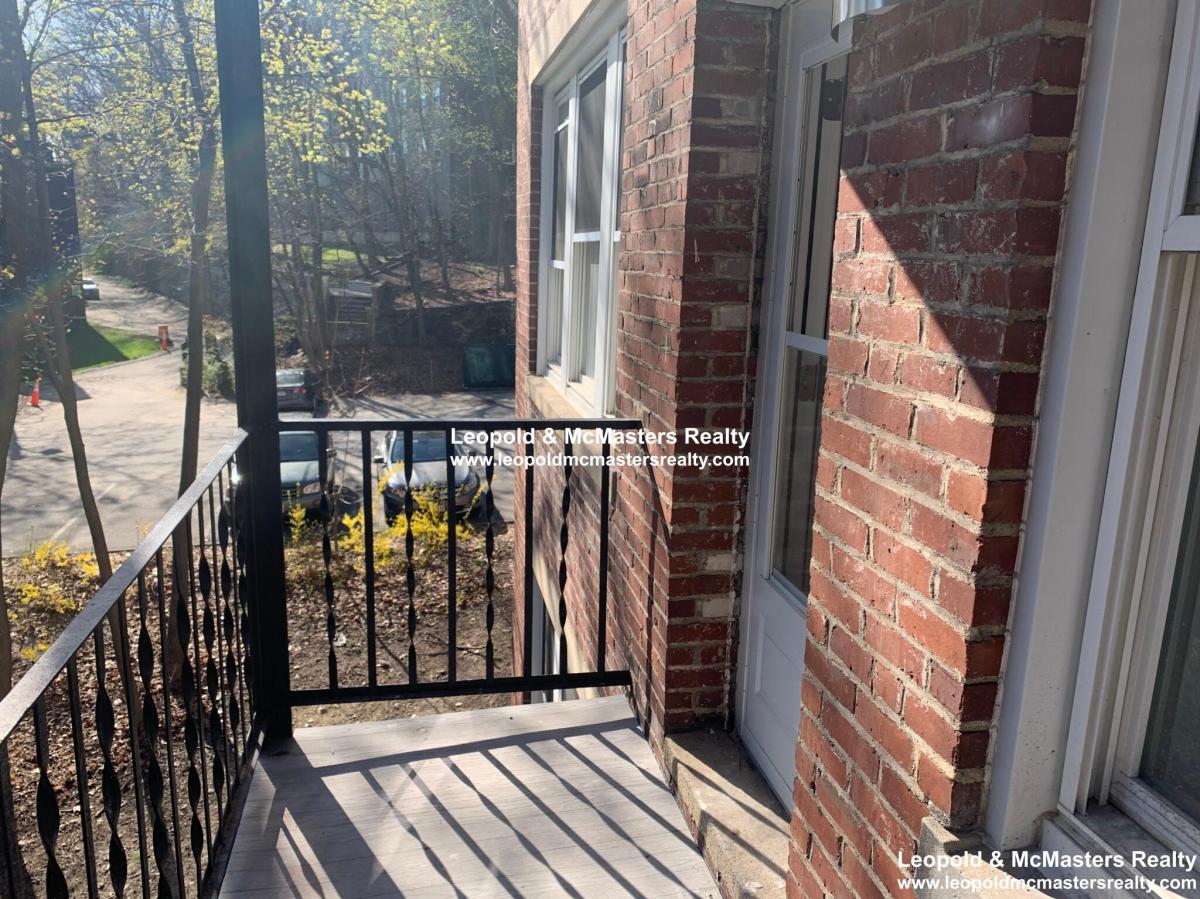 3 bed, 1 bath apartment for rent at 12 Short St Unit 3U, Coolidge Corner — photo 15 of 15