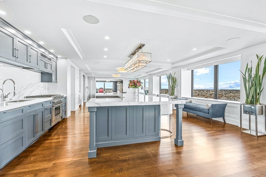 85 E India Row, Waterfront