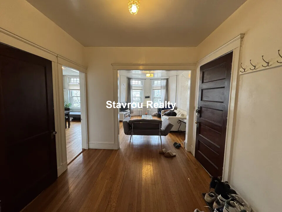 1681 Beacon St, Aspinwall Hill