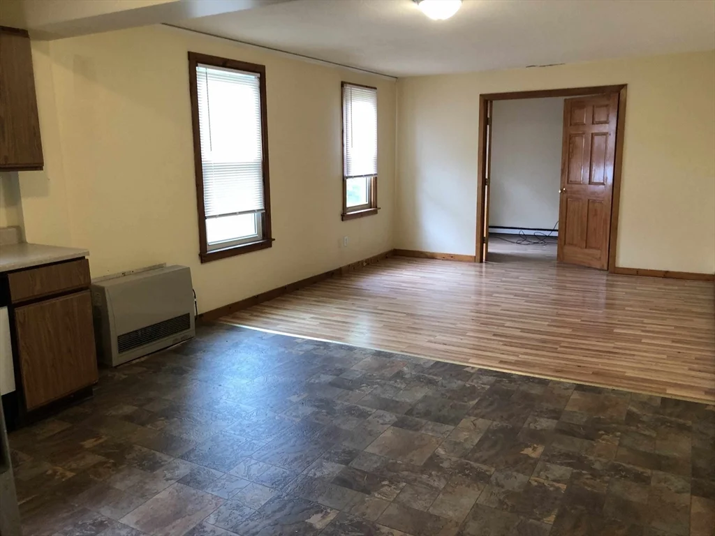 711 Main St, Amherst