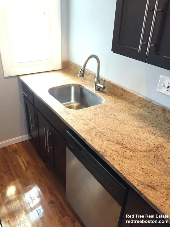 39 Pinckney St, East Somerville