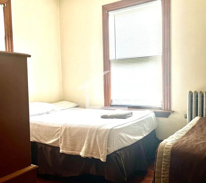 38 Linden St, Allston