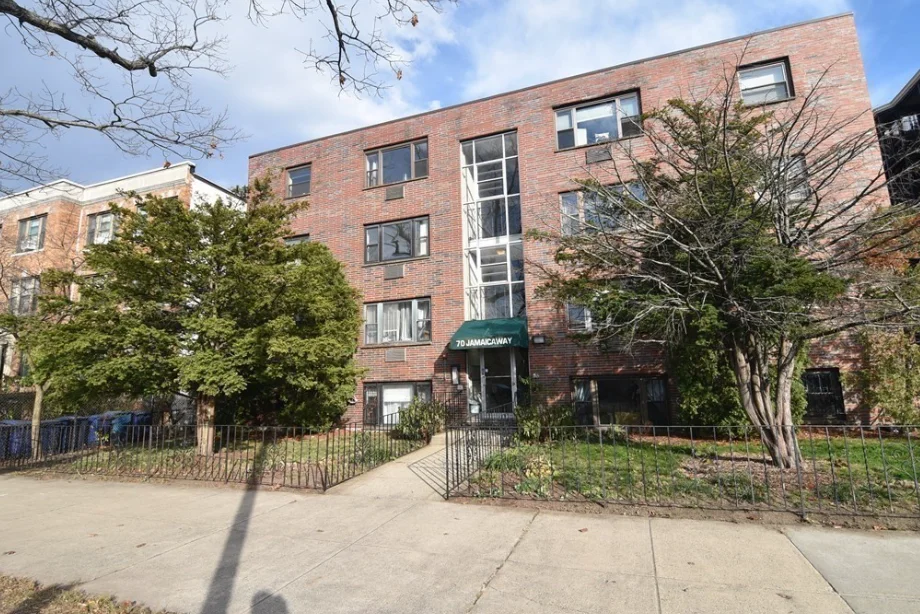 70 Jamaicaway, Jamaica Plain