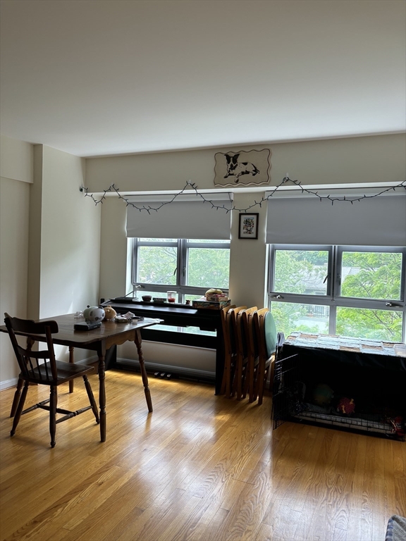 931 Massachusetts Ave, Mid-Cambridge