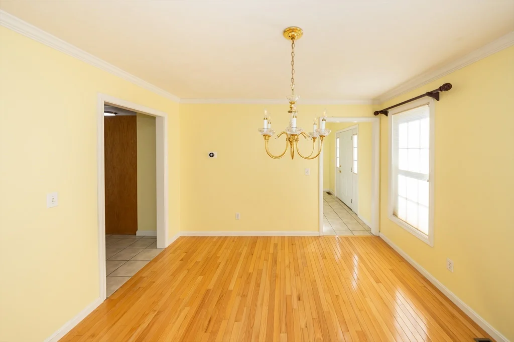 469 Walnut St, Shrewsbury
