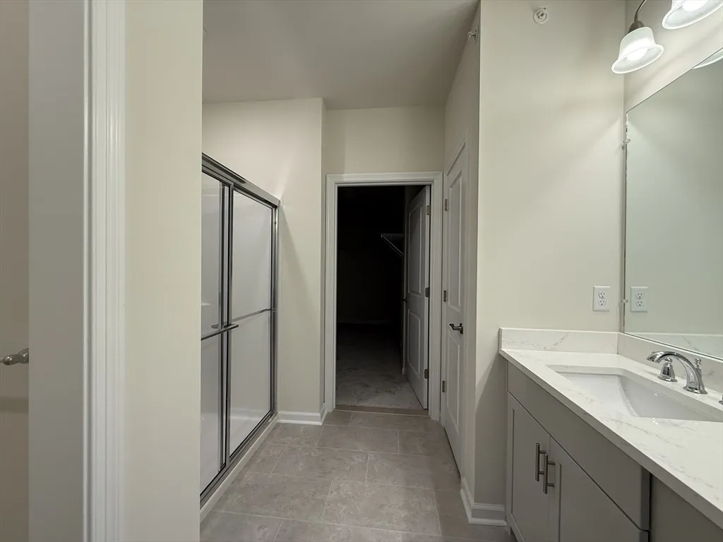 4 Winslow Ln, Grafton