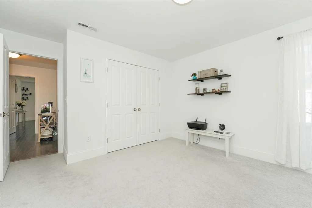 18 Cleary Cir, Norfolk