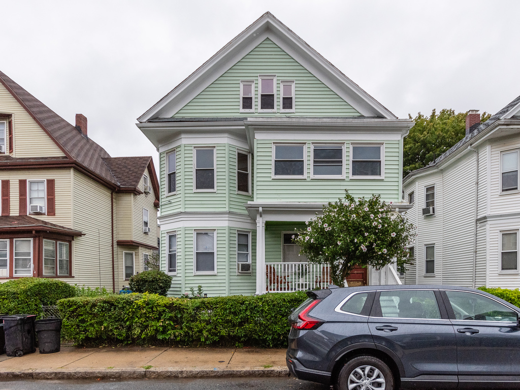 5 bed, 2 bath apartment for rent at 46 Shepton St Unit 2, Dorchester — photo 2 of 64