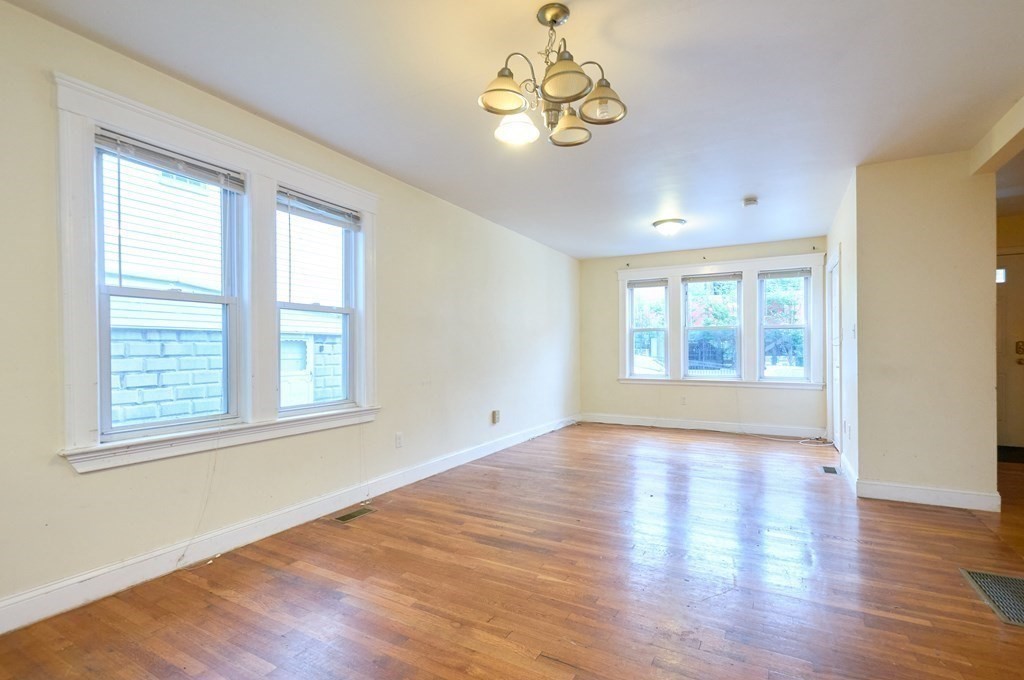 9 Mission St, Mission Hill