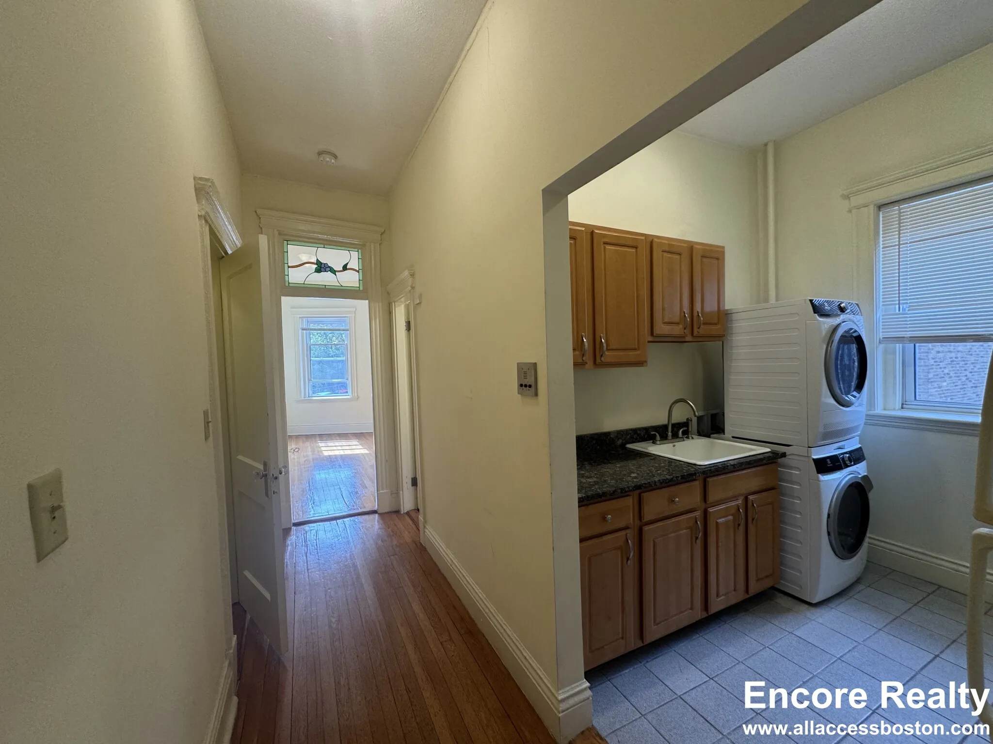 106 Queensberry St, Fenway