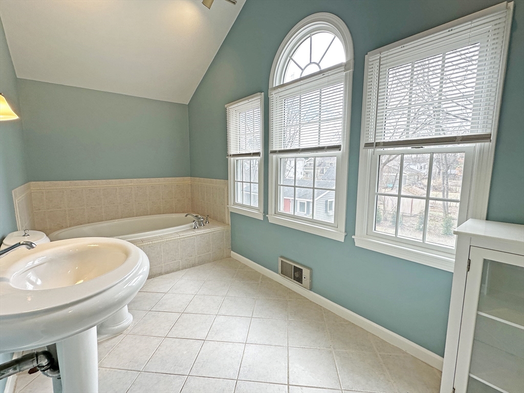 50 Staniford St, Auburndale