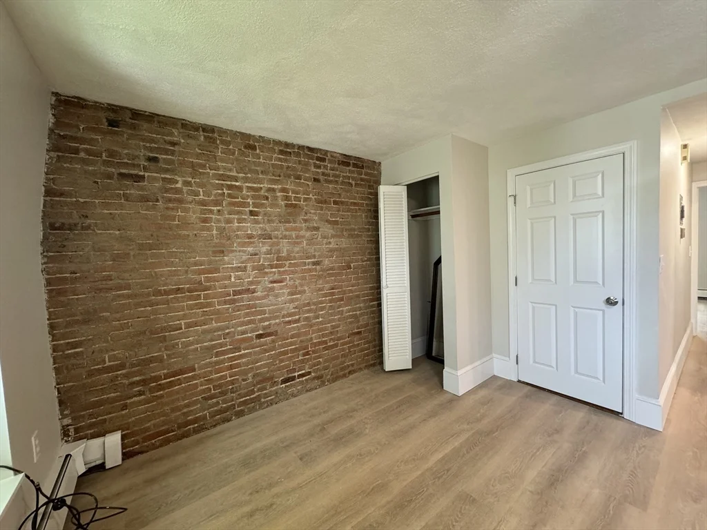 685 E 7th St, South Boston