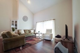 65 Bayberry Ln, Dartmouth