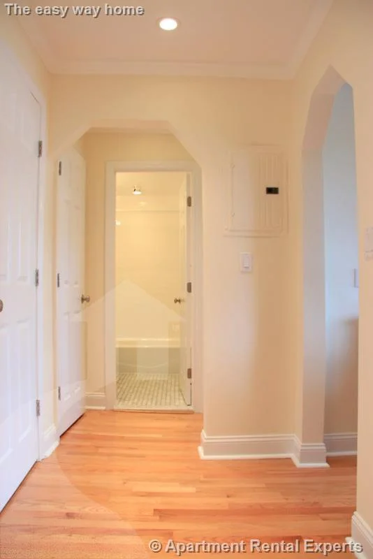 60 Brattle St, Harvard Square