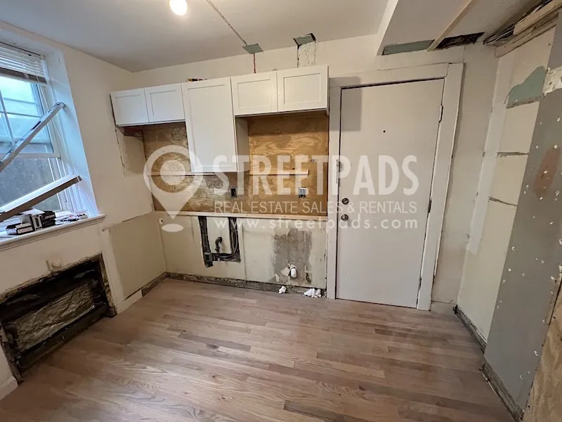 1157 Beacon St, Longwood