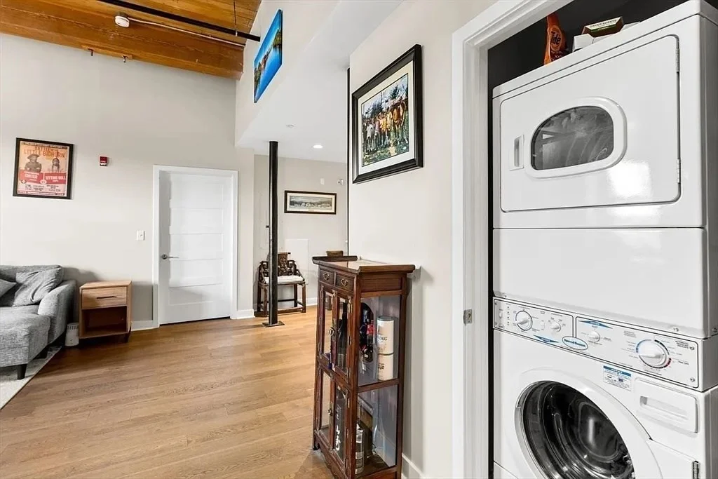 130 John St, Downtown