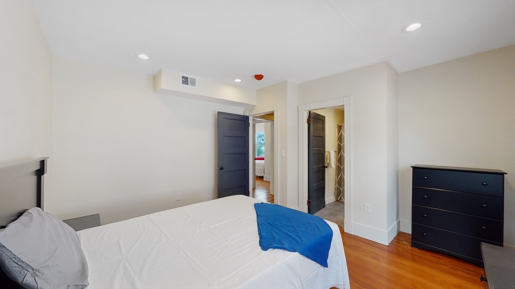 7 Chester Ave, Waltham