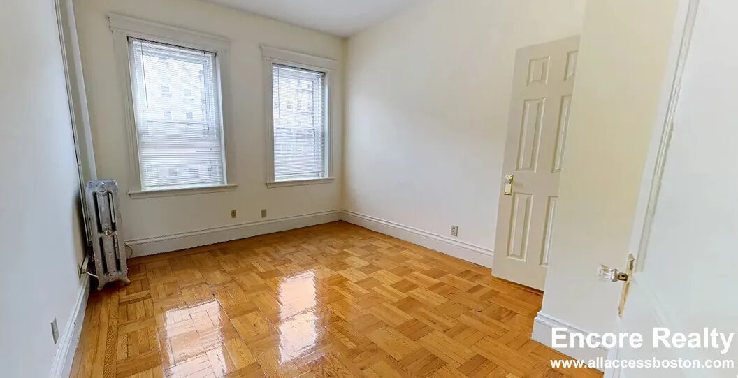 32 Queensberry St, Fenway