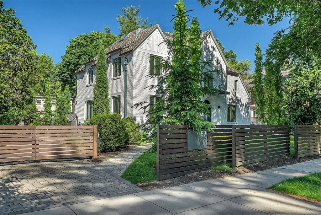 59 Fresh Pond Ln, West Cambridge