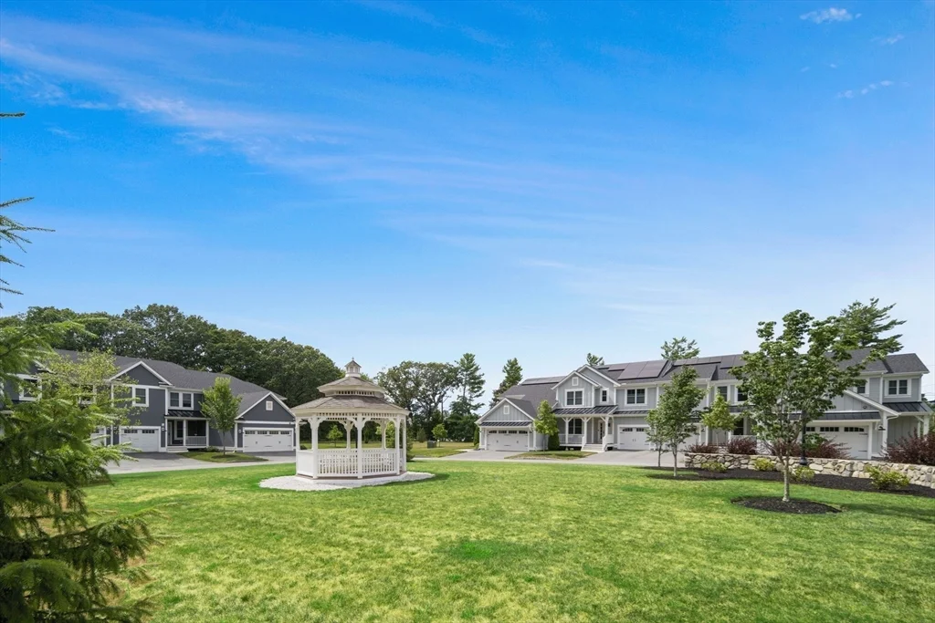 27 Lily Pond Ln, Lexington