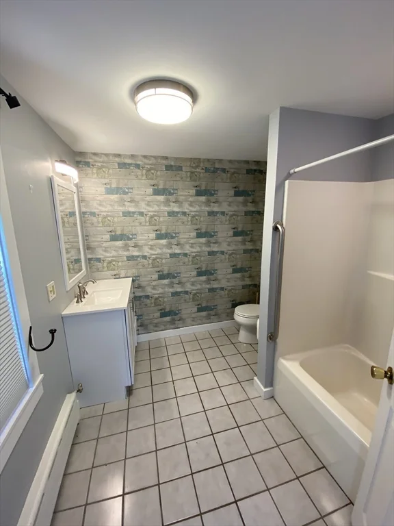 74 Moore Ave, Warren