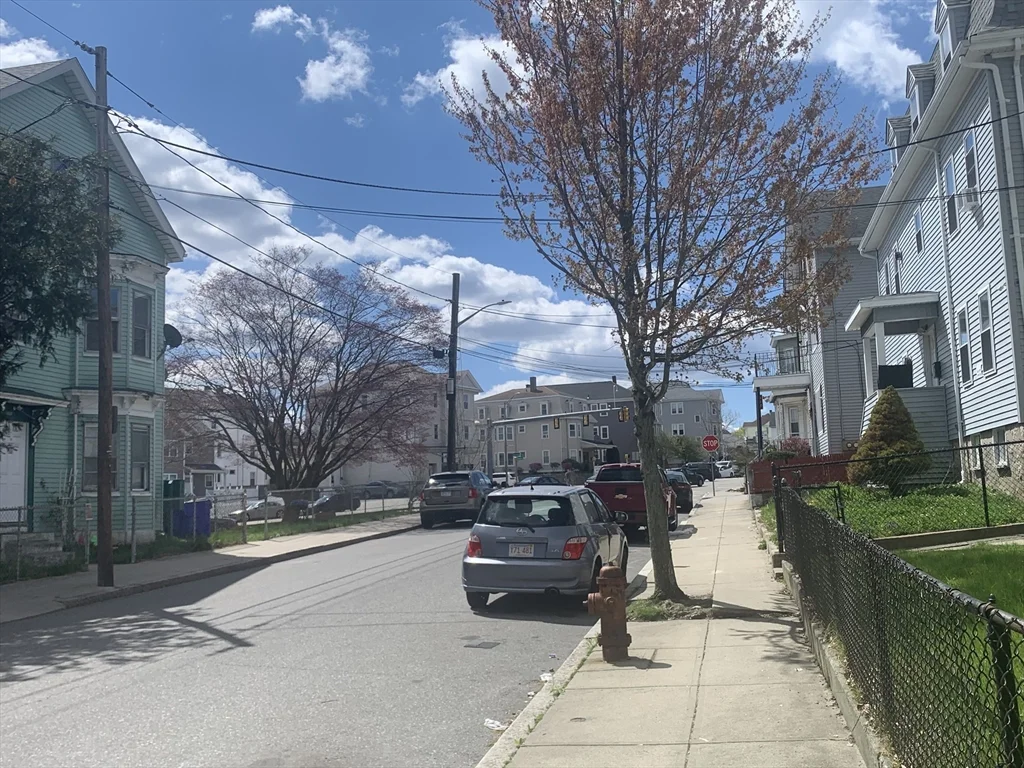 549 Fourth St, Fall River