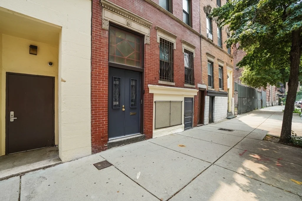 58 Charles St S, Back Bay