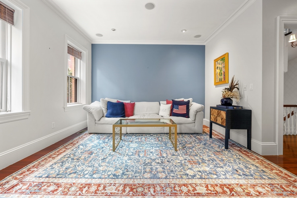 102 Myrtle St, Beacon Hill