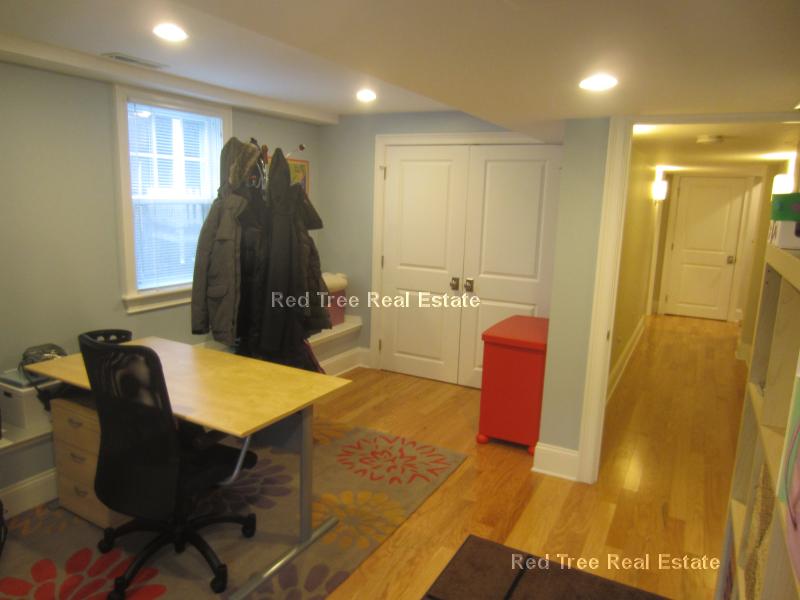 7 Acron Rd, Brookline Village