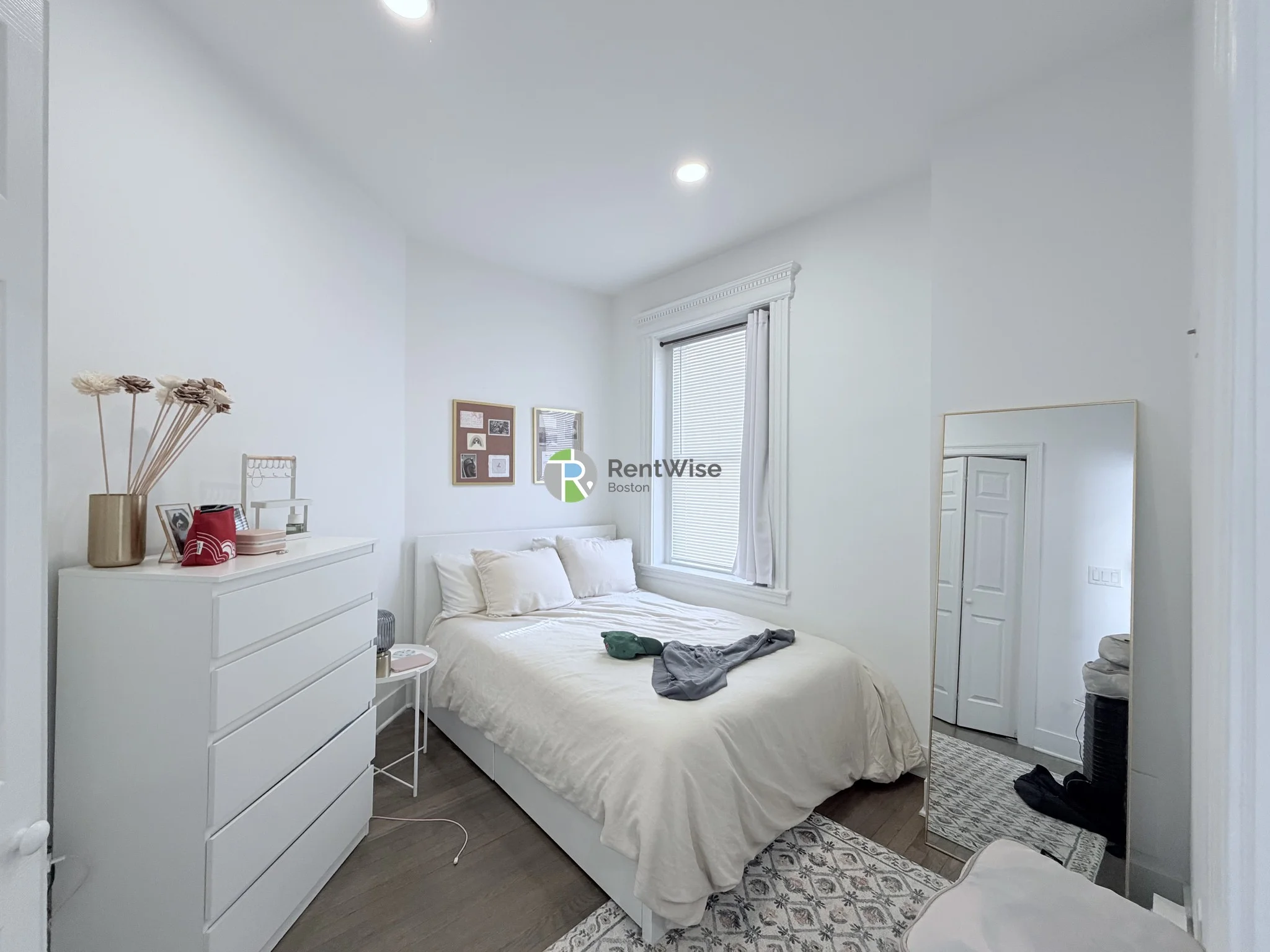 11 Queensberry St, Fenway