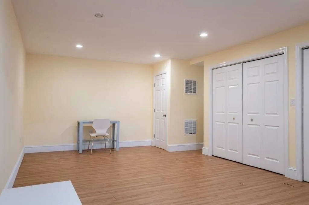 90 Monument, Medford