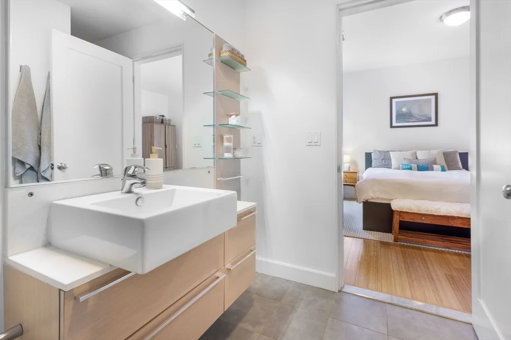 210 Bolton St, South Boston