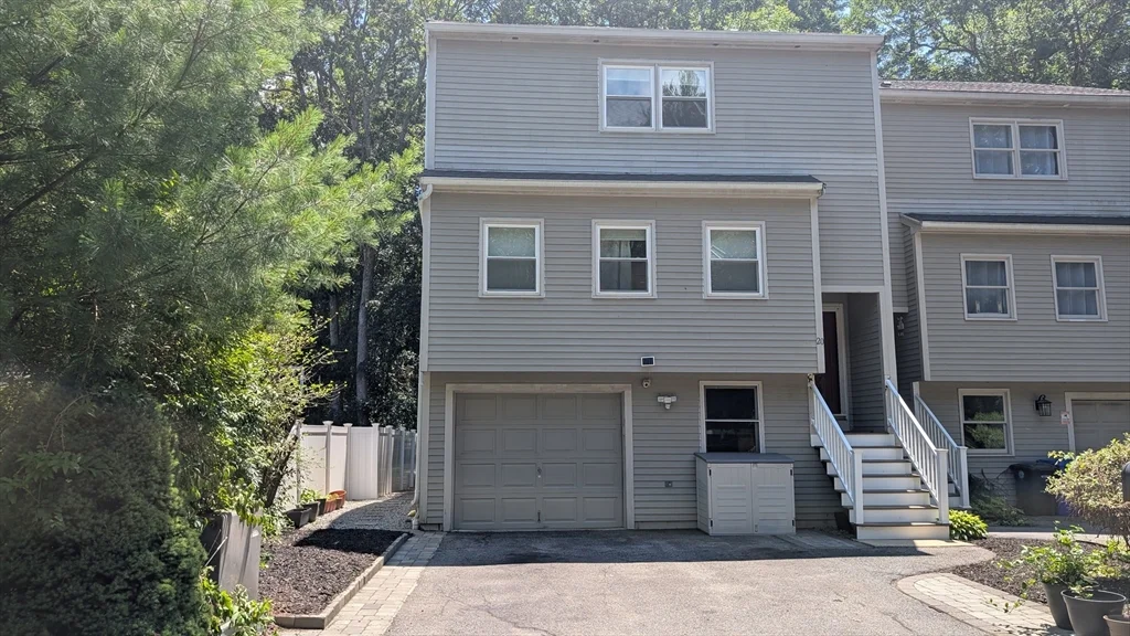 20 Winterberry Way, Bedford