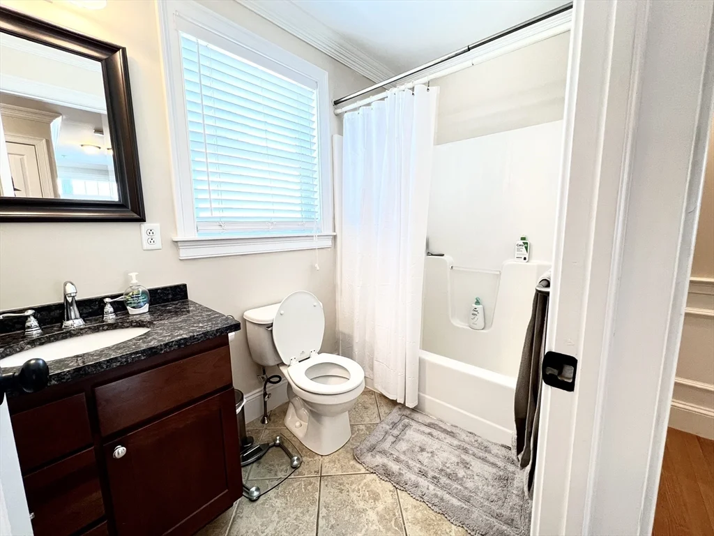 75 Brackett St, Quincy