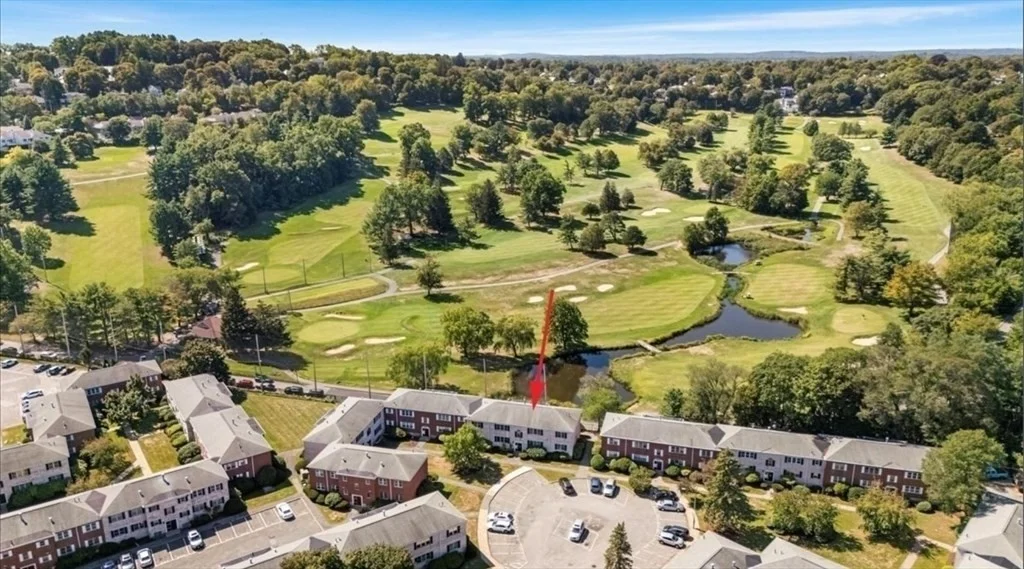 30 Lake Shore Ct, Brighton