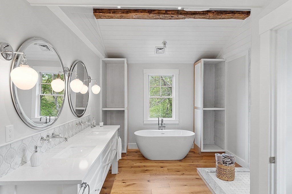 24 Mccallar Ln, Concord