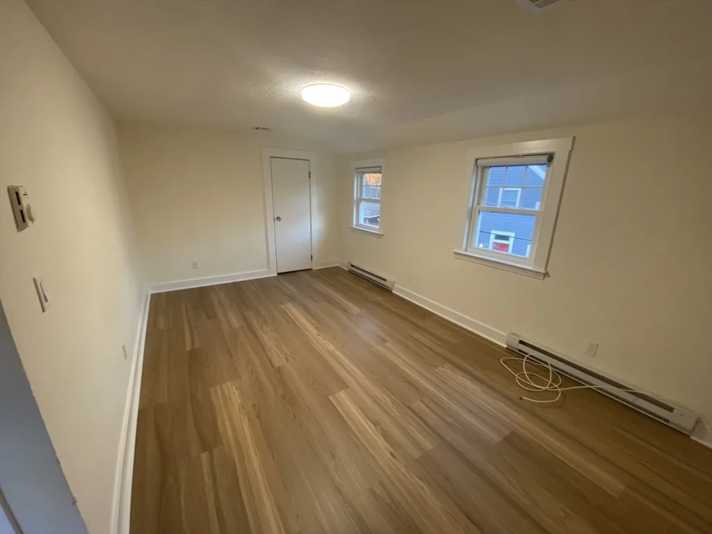 16 Stonecleve Rd, Wellesley