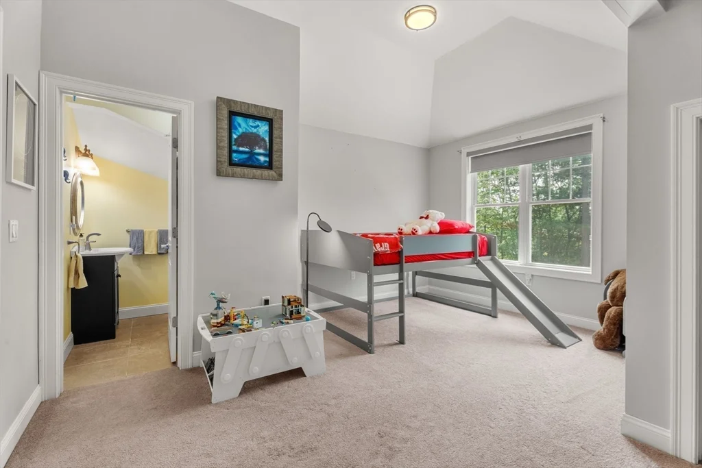 31 Cedar St, North Reading