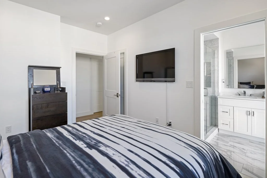 946 Saratgoa, East Boston